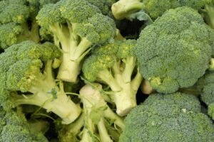 why do bodybuilders eat broccoli
